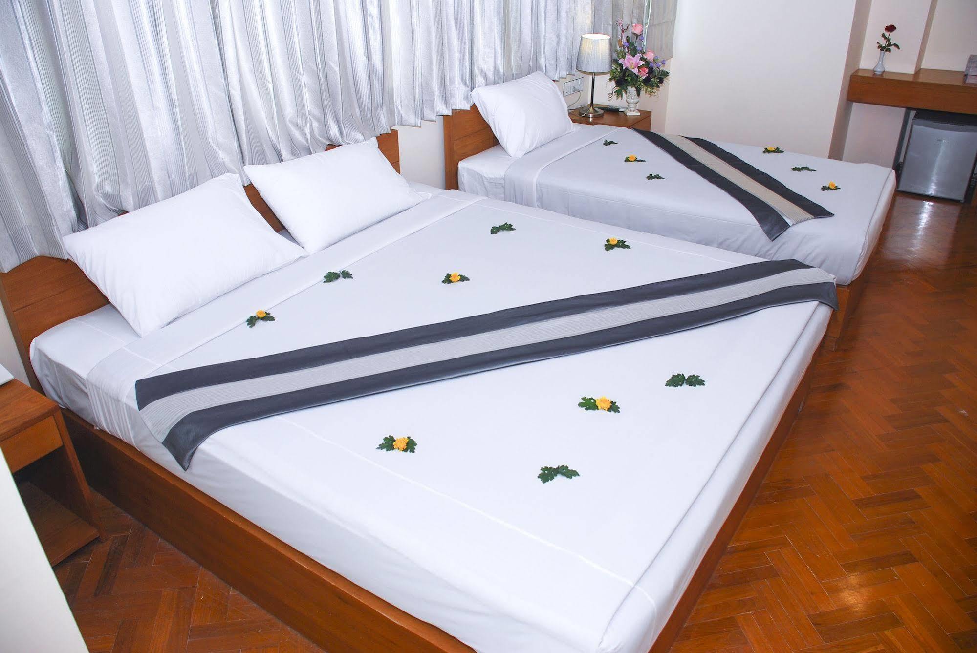 Pleasure View Hotel Yangon Exterior photo