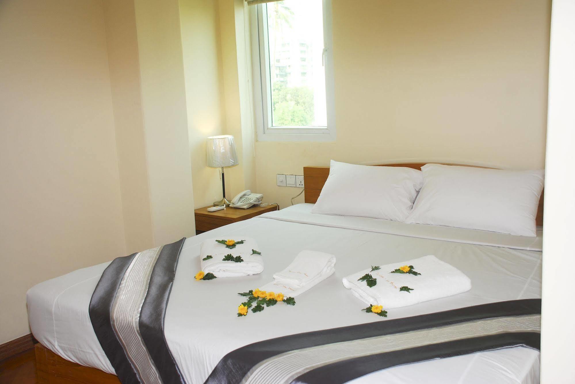Pleasure View Hotel Yangon Exterior photo