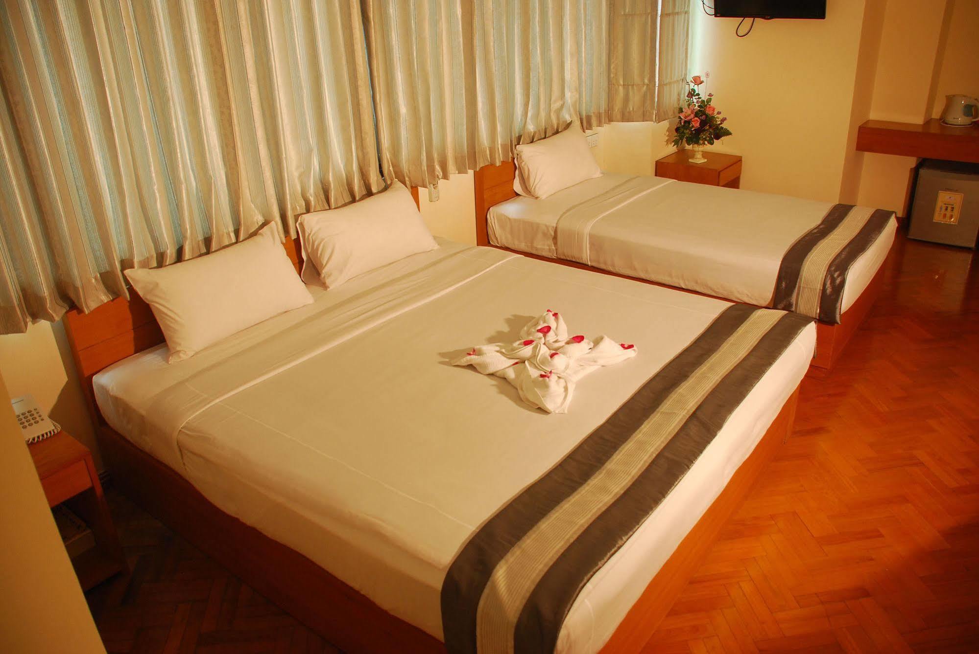 Pleasure View Hotel Yangon Exterior photo
