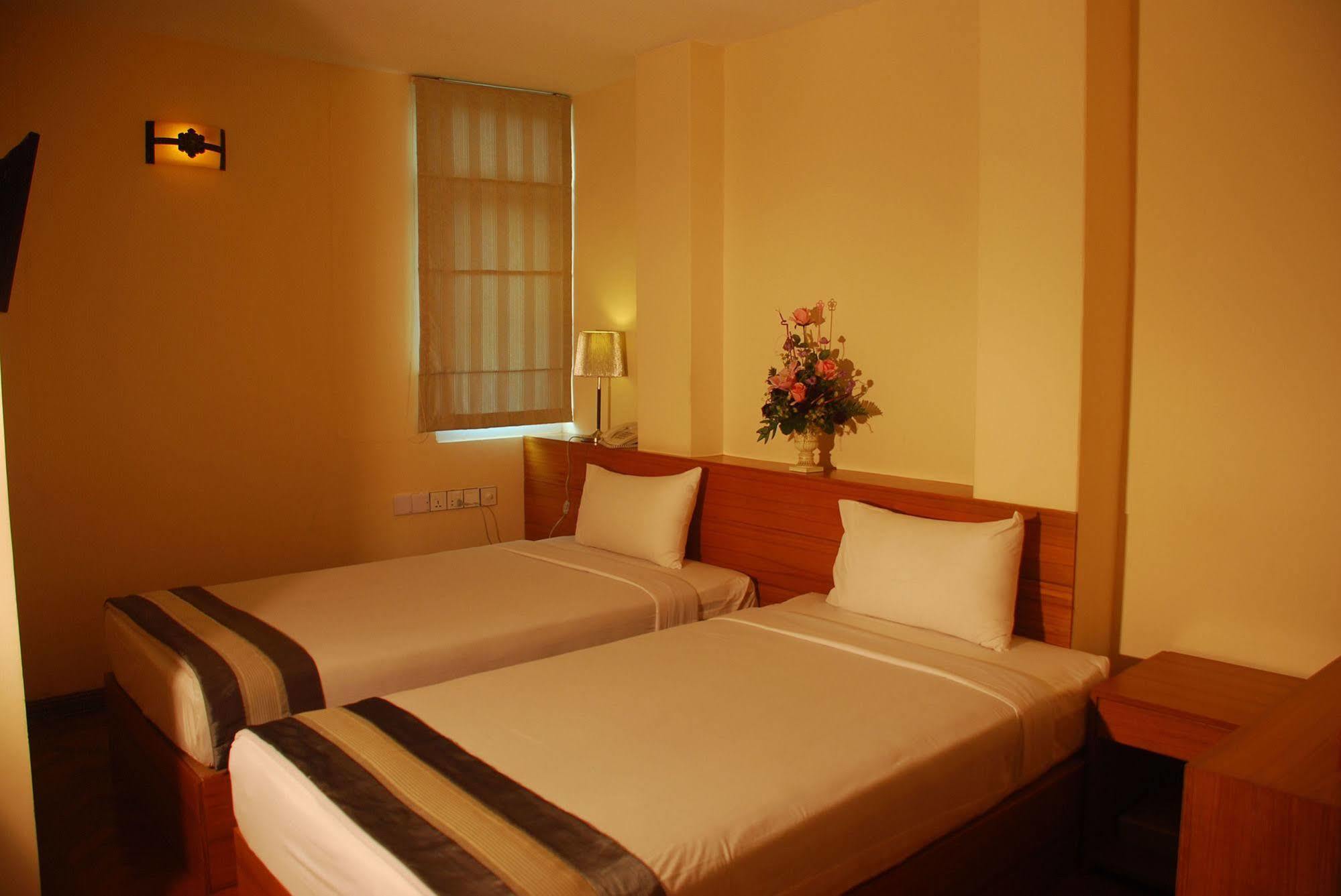 Pleasure View Hotel Yangon Exterior photo